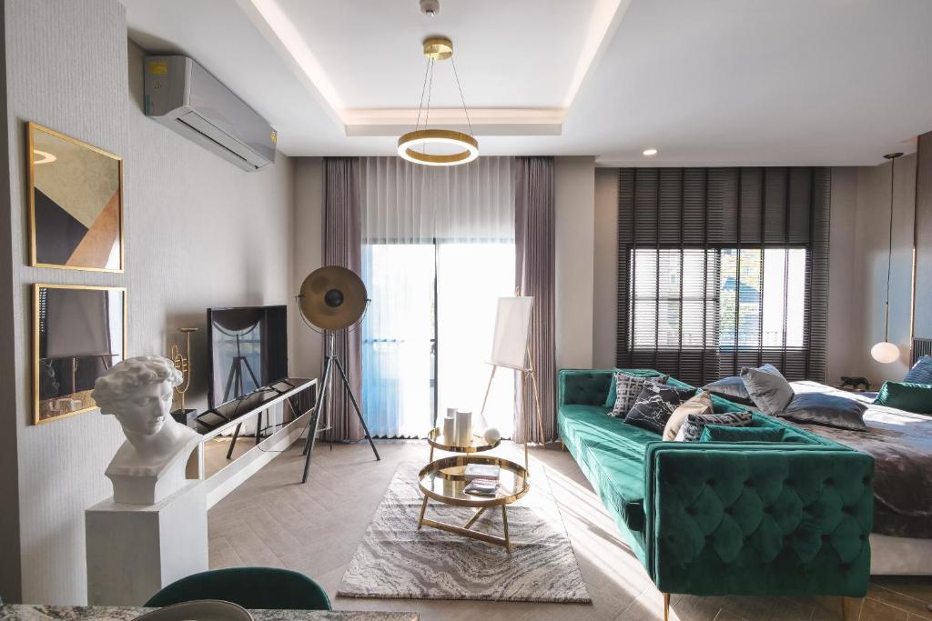 THE NINE THASALA - Resim 12