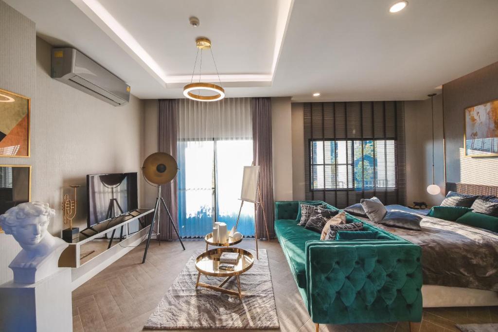 THE NINE THASALA - Resim 6