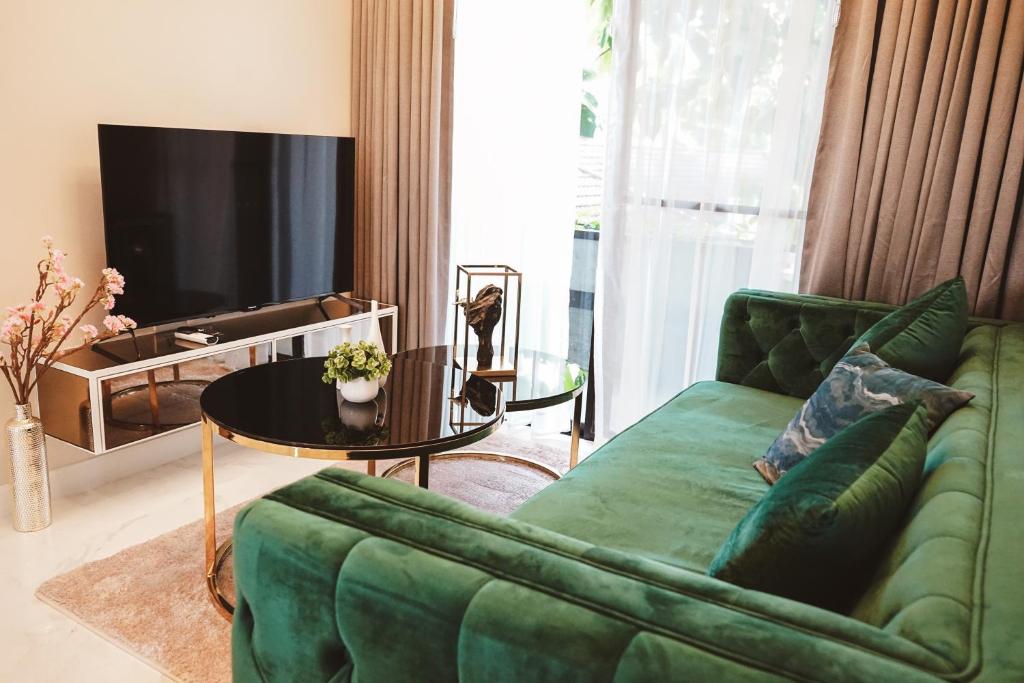 TV a/nebo společenská místnost v ubytování THE NINE THASALA