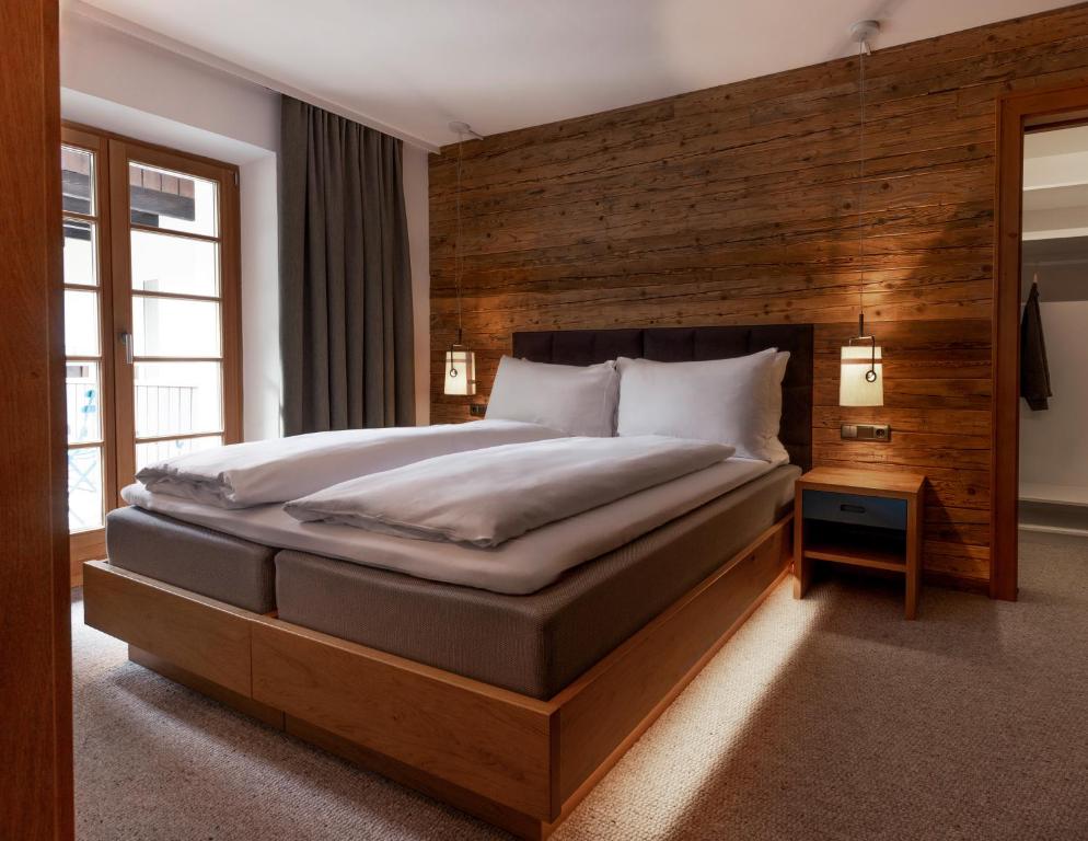 Postel nebo postele na pokoji v ubytování Valluga Hotel