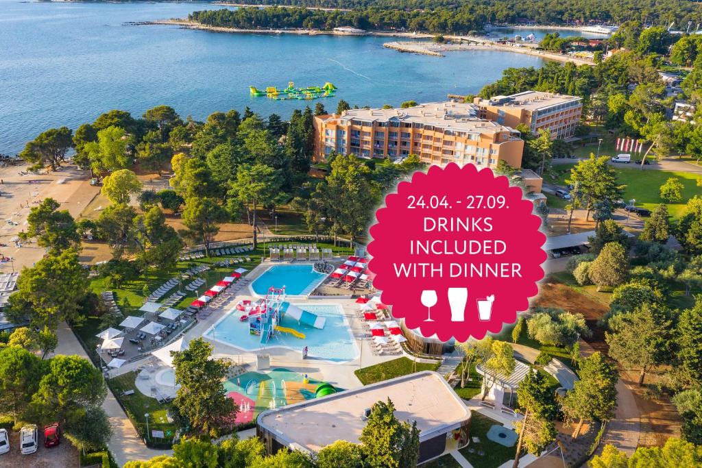 Bazén v ubytovaní Hotel Umag Plava Laguna alebo v jeho blízkosti