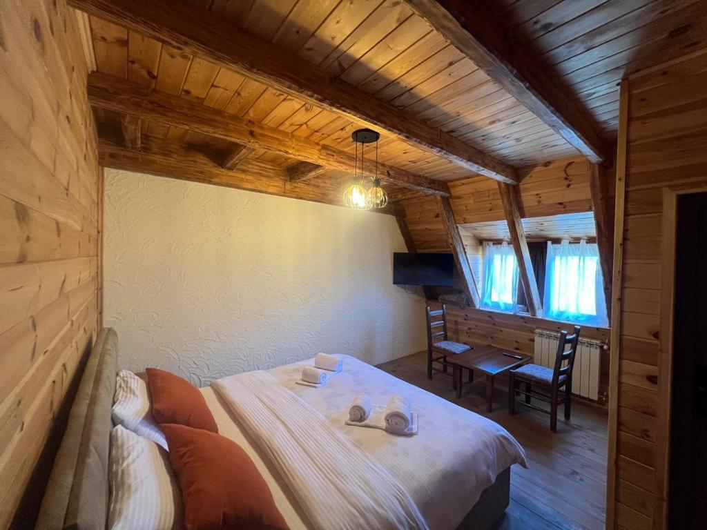 Postel nebo postele na pokoji v ubytování Guesthouse Gjoni Theth