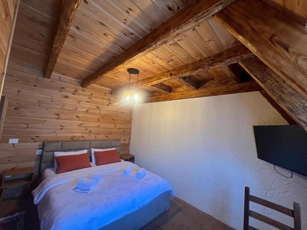 Postel nebo postele na pokoji v ubytování Guesthouse Gjoni Theth