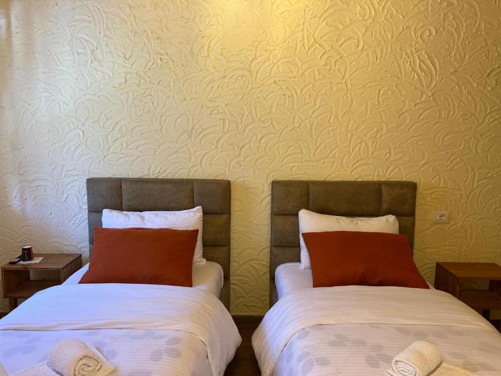 Postel nebo postele na pokoji v ubytování Guesthouse Gjoni Theth