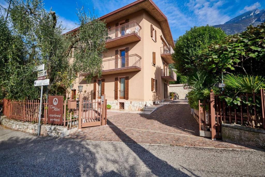 a building with a fence in front of it at Casa Milani in Malcesine