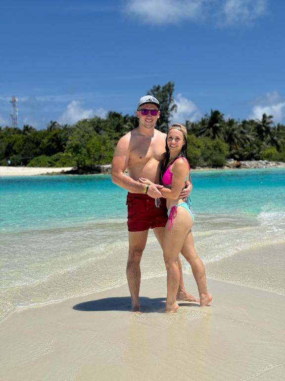 Blue Water Thoddoo Inn - 9