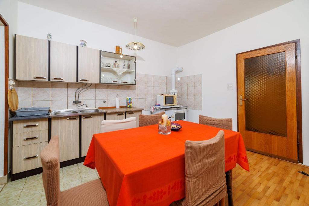 Kuchyňa alebo kuchynka v ubytovaní Apartments Zvonimir
