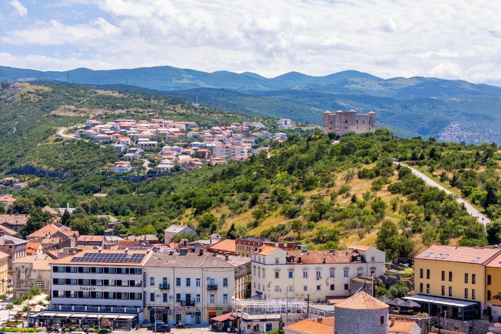 Výhľad na hory alebo výhľad na hory priamo z apartmánu