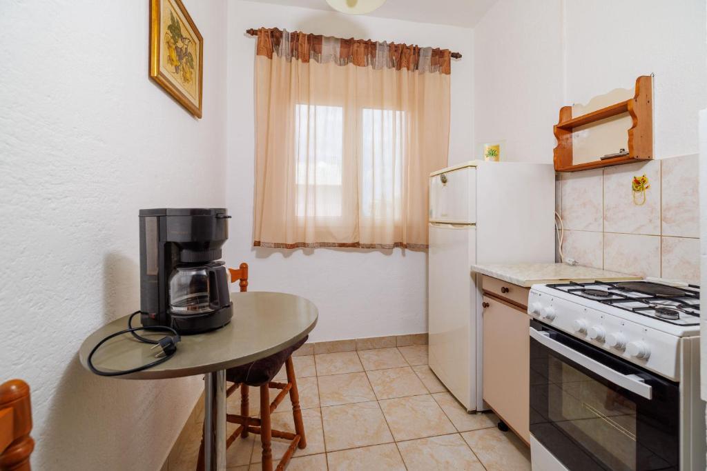 Kuchyňa alebo kuchynka v ubytovaní Apartments Zvonimir
