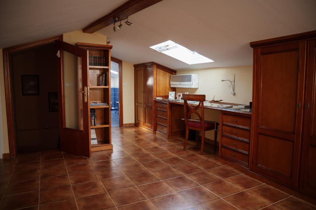 A kitchen or kitchenette at Casa La Sinagoga de Trujillo