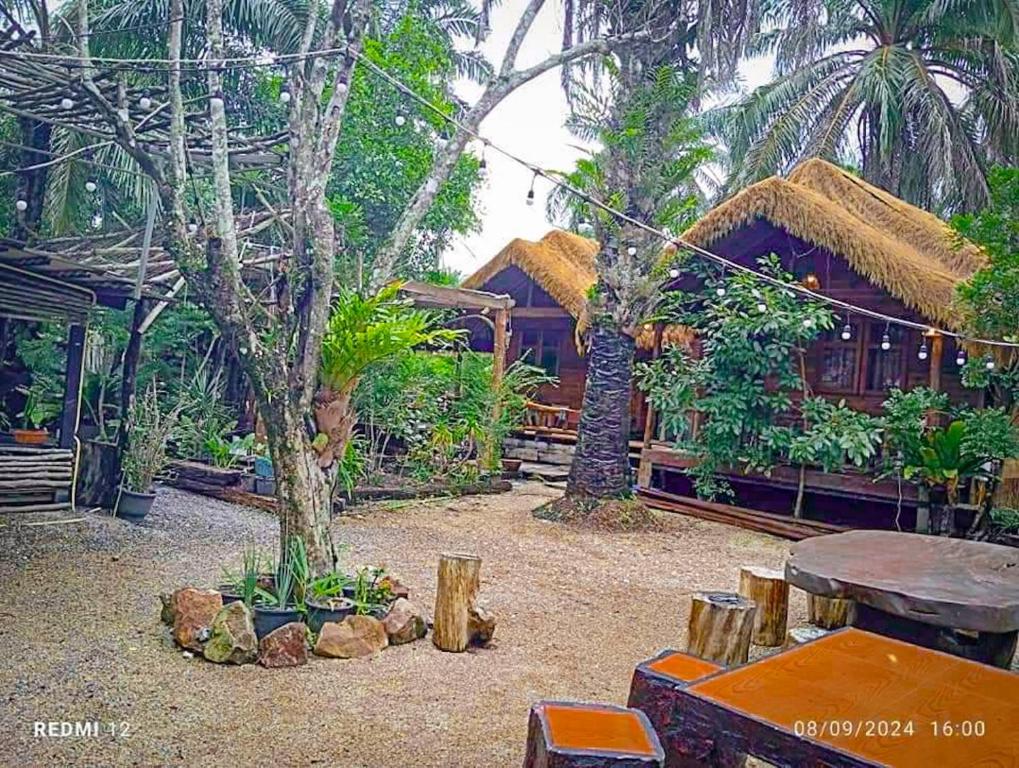 Κήπος έξω από το Amarit Onsen Homestay