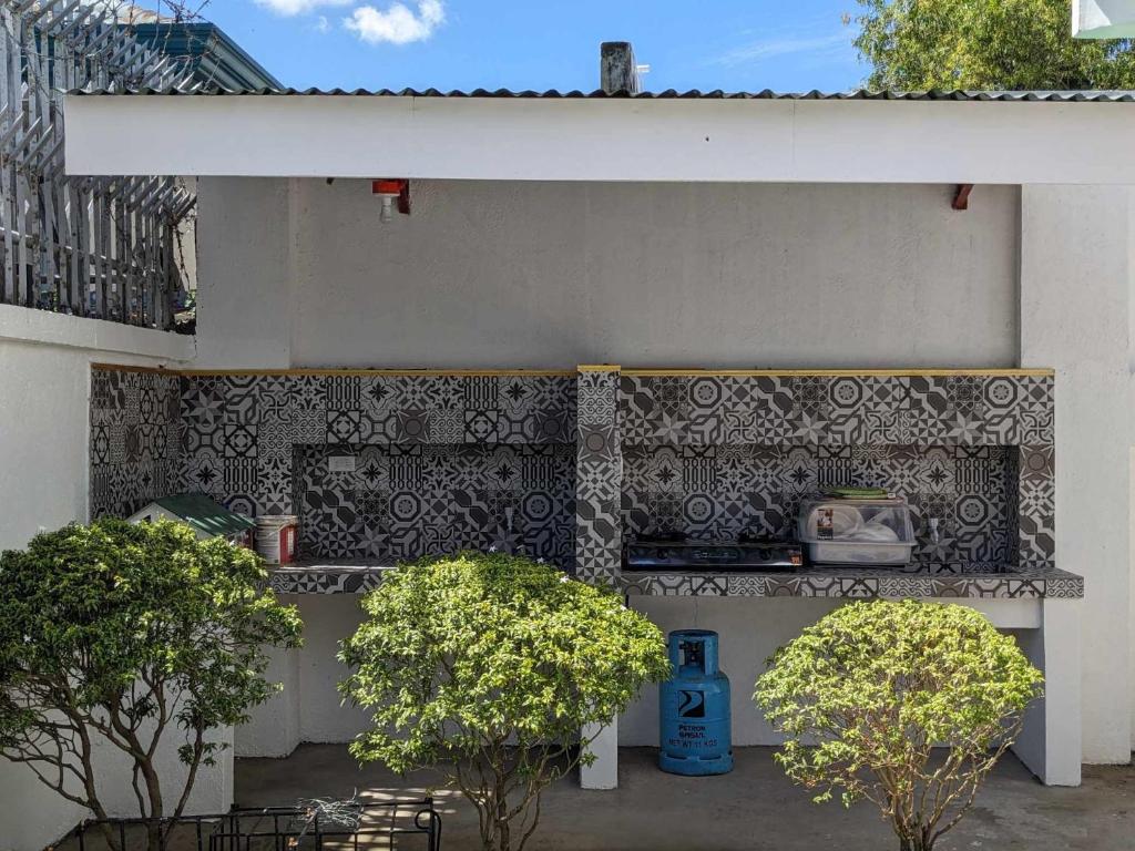 a building with a wall with a pattern on it at 102 Casa de Rany in Dumaguete