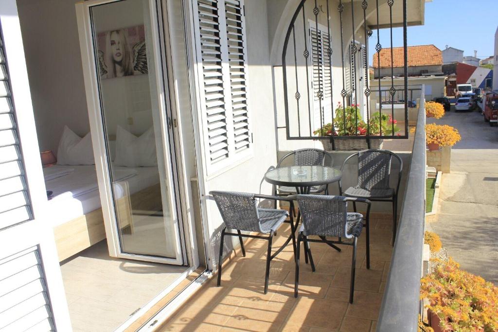 Balkon lub taras w obiekcie Apartments Old Stone: