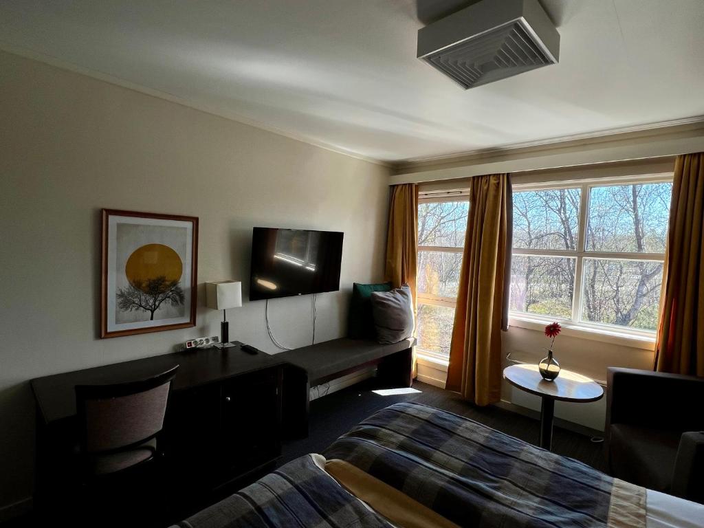 TV a/nebo společenská místnost v ubytování Lakselv Hotel