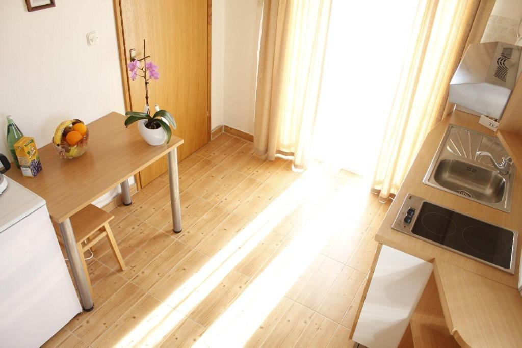 Kuchnia lub aneks kuchenny w obiekcie Apartments Old Stone: