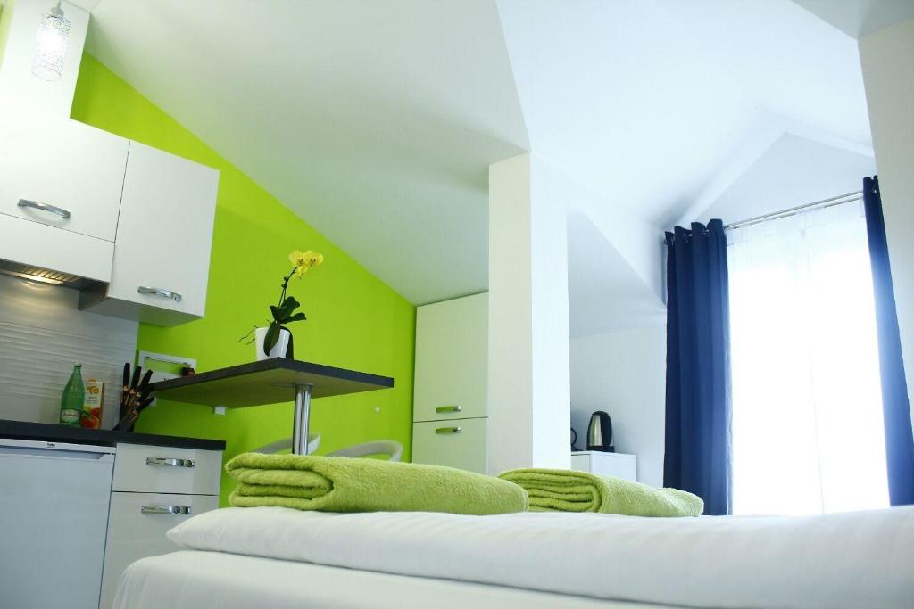 Kuchnia lub aneks kuchenny w obiekcie Apartments Old Stone: