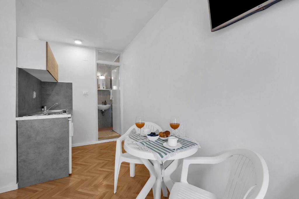 Kuchyňa alebo kuchynka v ubytovaní Apartments Ivica
