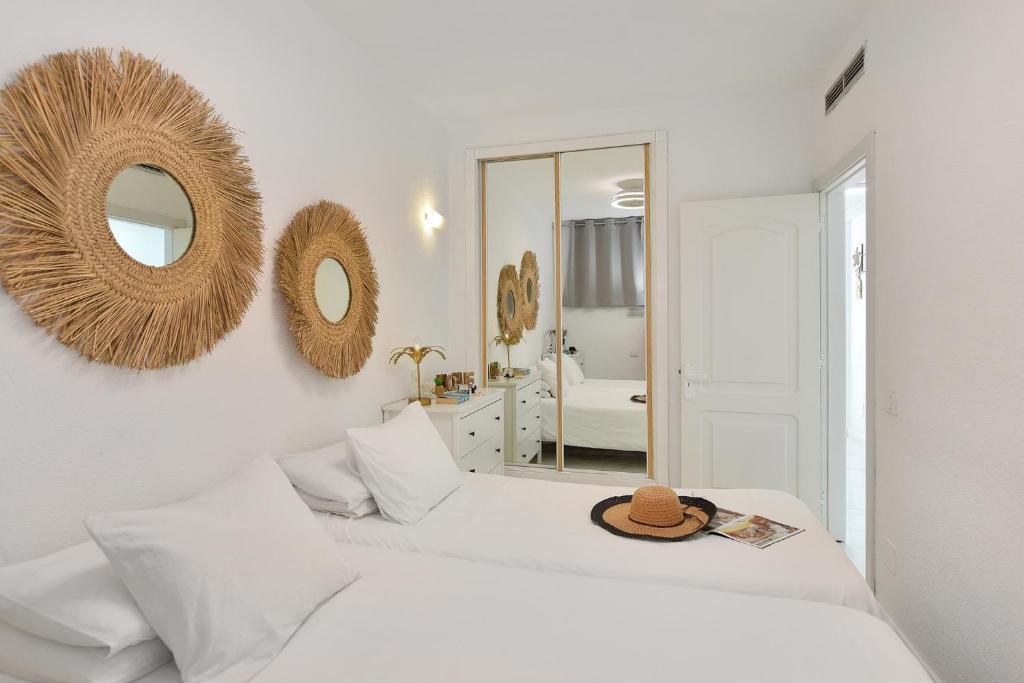 Łóżko lub łóżka w pokoju w obiekcie Beach Apartment Playa del Cura 4