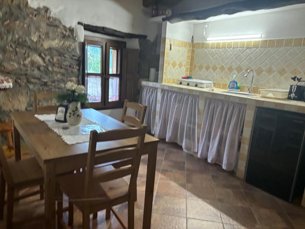 Kuchyň nebo kuchyňský kout v ubytování Osini Ecciu Home