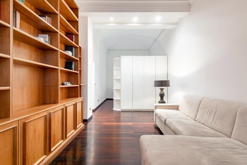 GuestHost - Brera Escape! Exclusive Roomy Flat