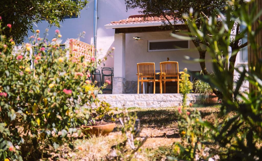Um jardim no exterior de Quinta Japonesa