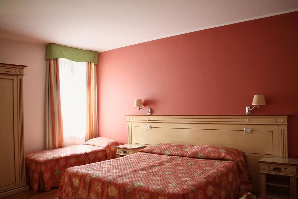 Postel nebo postele na pokoji v ubytování Hotel Matteotti
