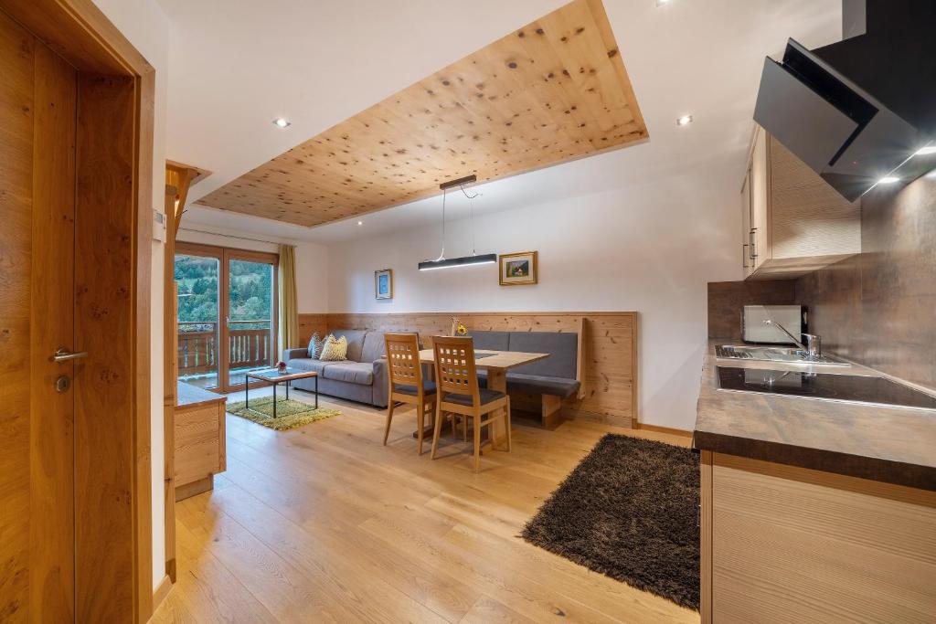 A kitchen or kitchenette at Thalerhof Appartement Katrin