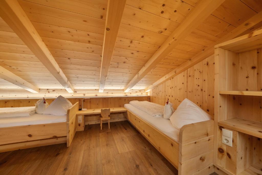 A bed or beds in a room at Thalerhof Appartement Katrin