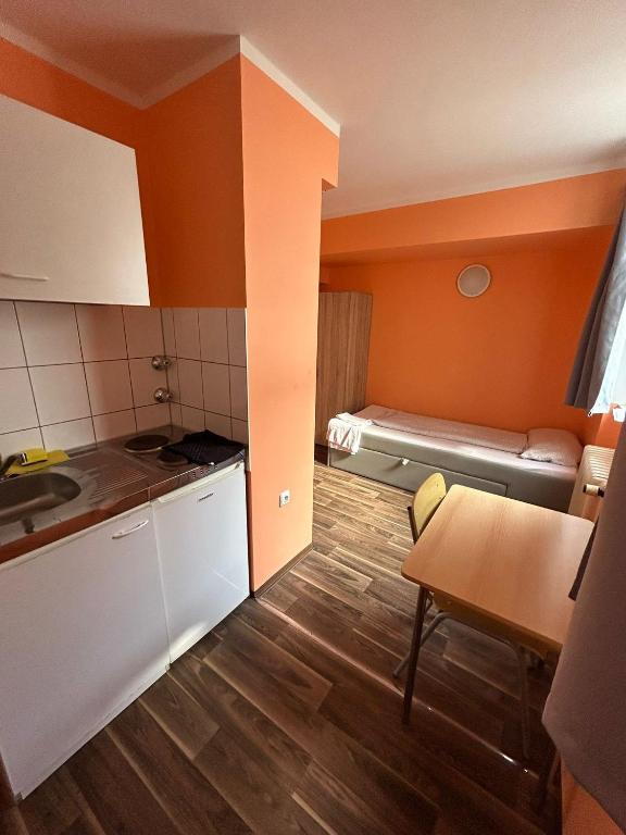 a small room with a kitchen and a bed at 2-Rent Group Hostel Apartments SEN14 in Munich