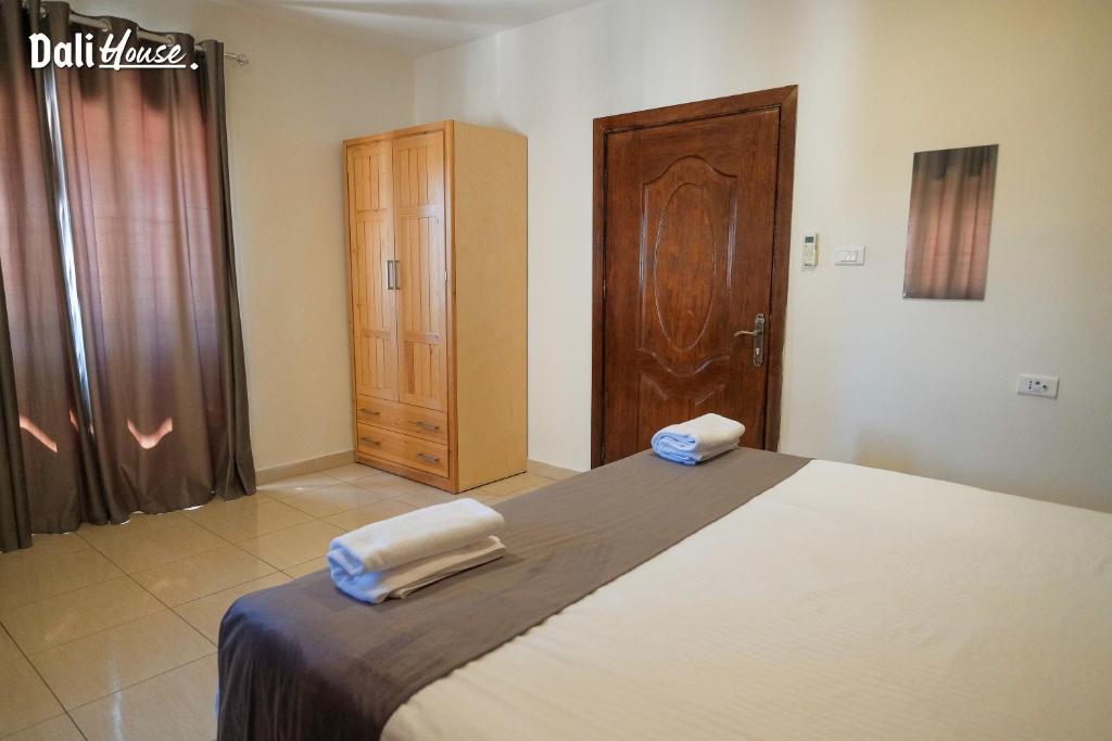 Postel nebo postele na pokoji v ubytování Dali House