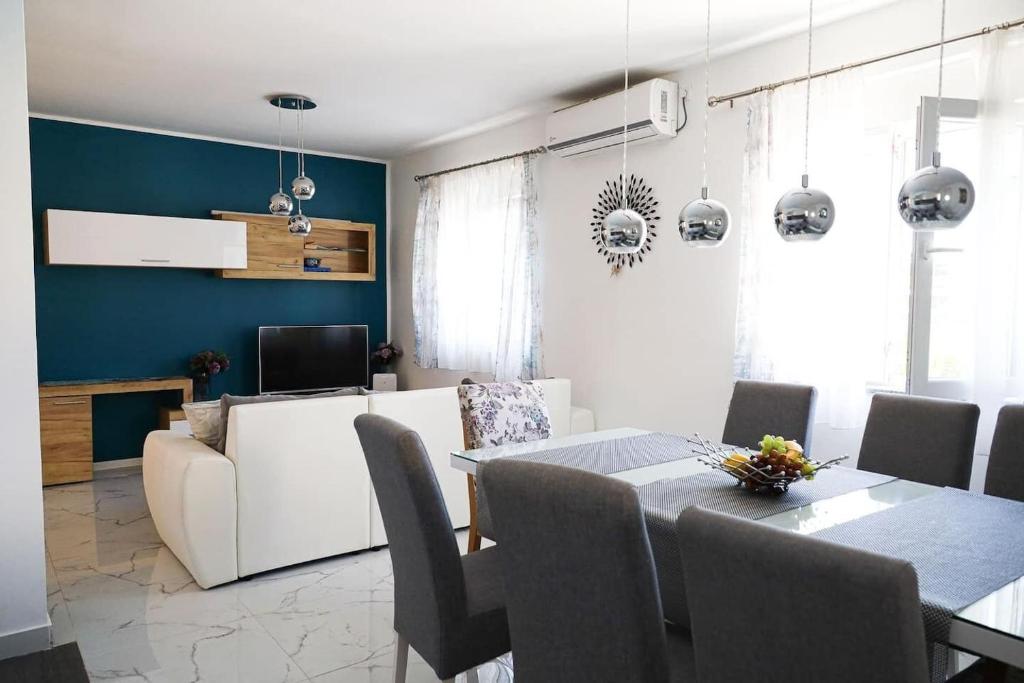 TV a/nebo společenská místnost v ubytování House Franny