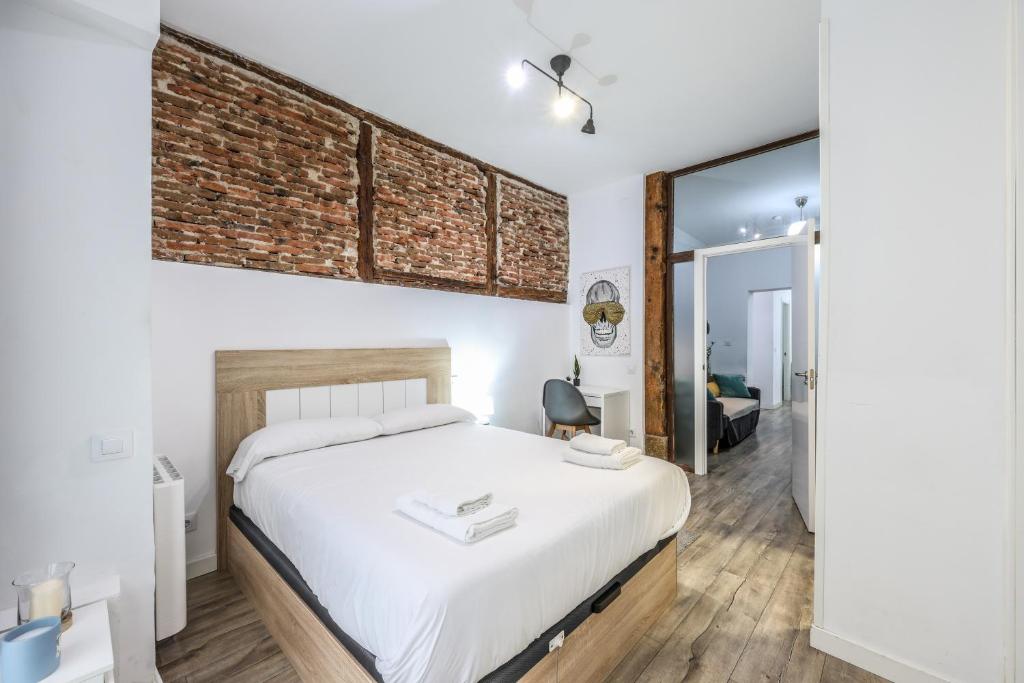 Latina Corporate Housing with Billard &Darts