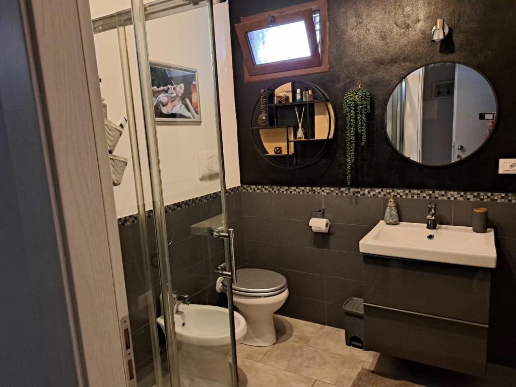 A bathroom at B&B A casa dell'artista