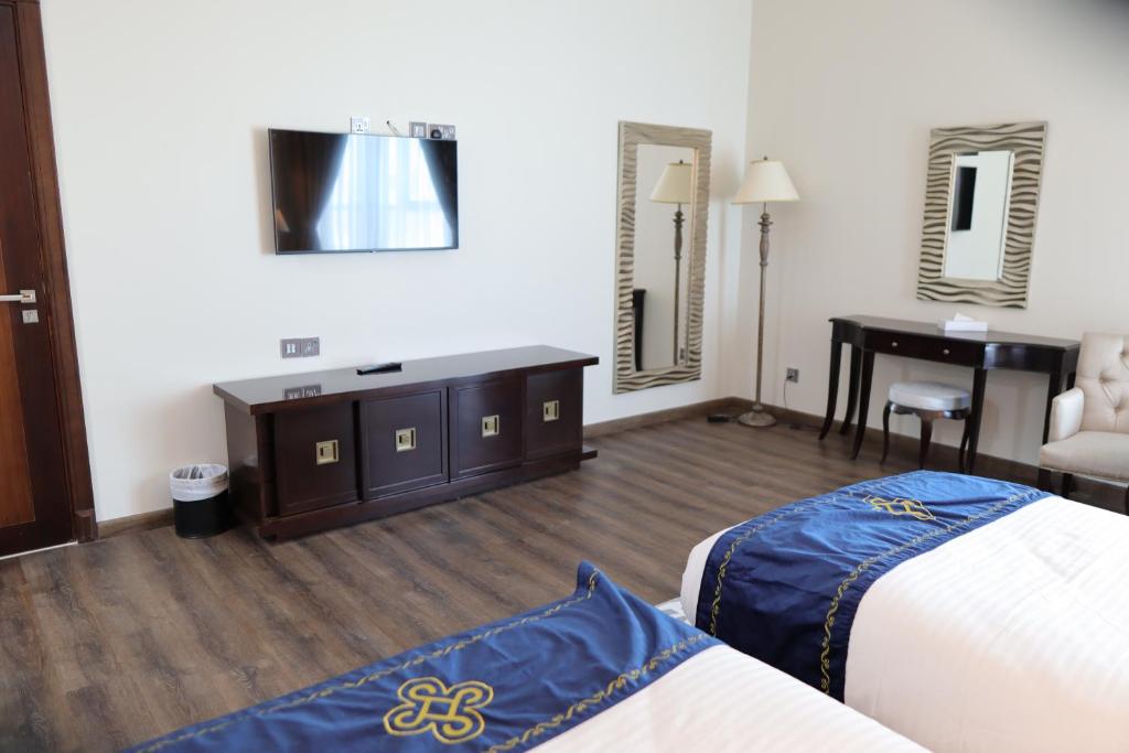 Postel nebo postele na pokoji v ubytování Seven Seas Hotel