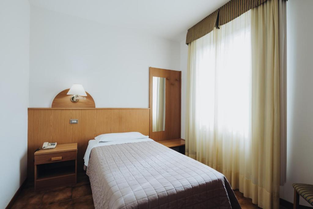 Postel nebo postele na pokoji v ubytování Hotel Passacor - Business & Bike