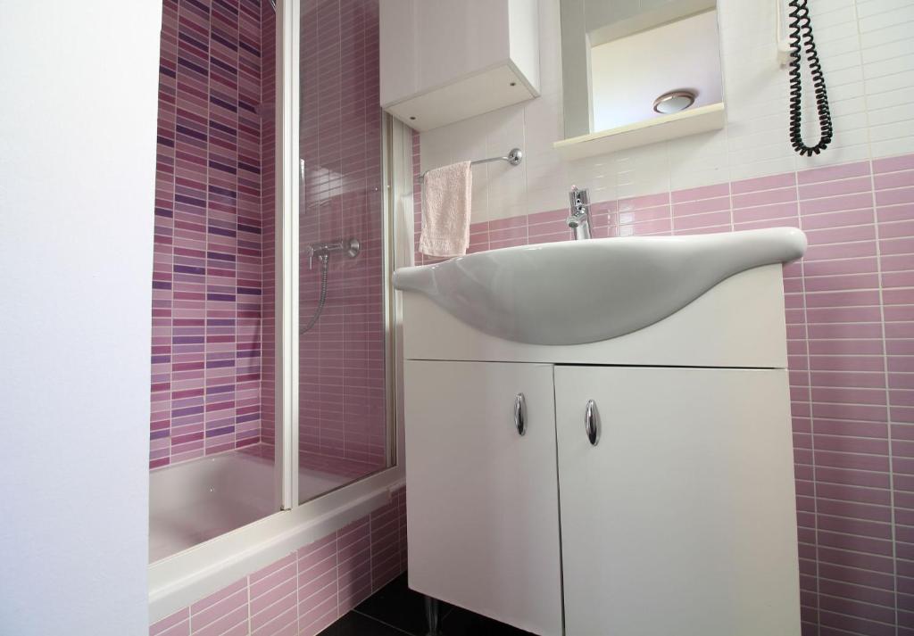 Koupelna v ubytování Apartments Jadra