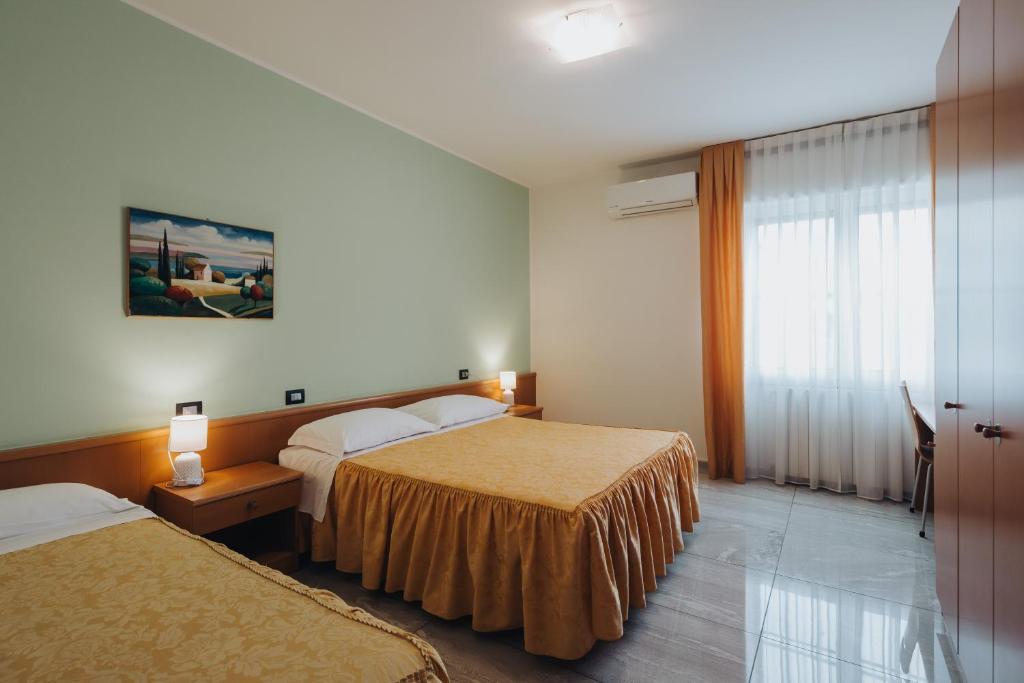 Postel nebo postele na pokoji v ubytování Hotel Passacor - Business & Bike