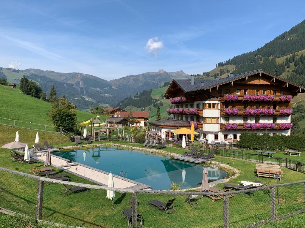 Bazén v ubytování Hotel Lammwirt nebo v jeho okolí