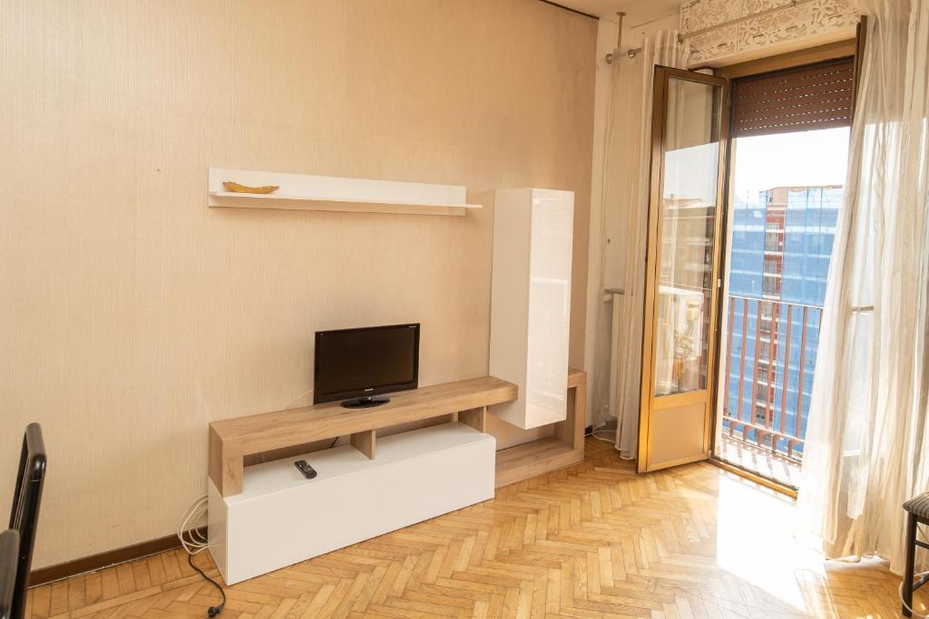 Televízia a/alebo spoločenská miestnosť v ubytovaní B&B Nelly