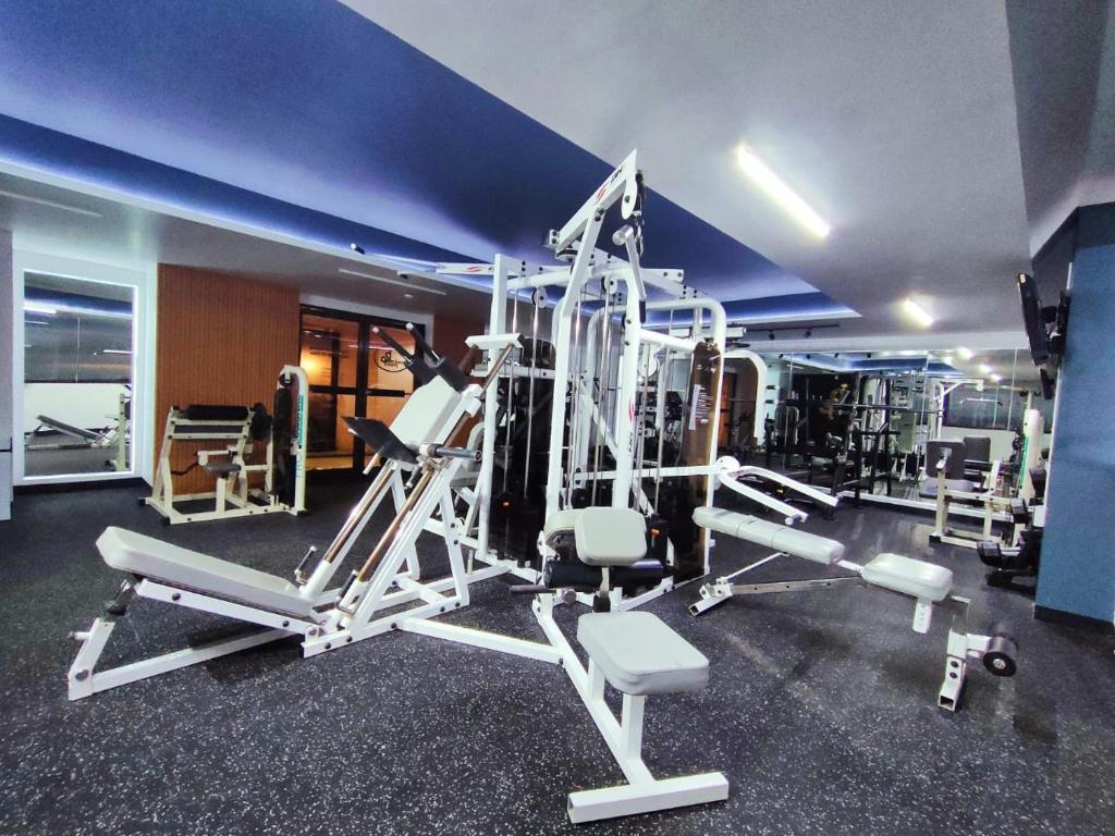 Fitness centrum a/nebo fitness zařízení v ubytování Hotel Real Plaza