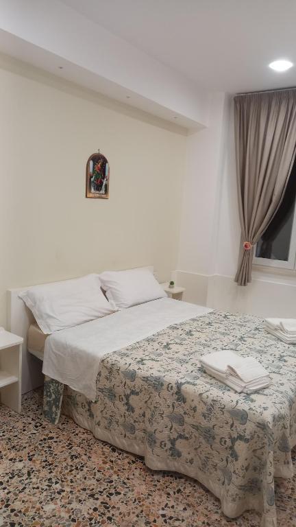 Łóżko lub łóżka w pokoju w obiekcie B&B Maestra Giovanna