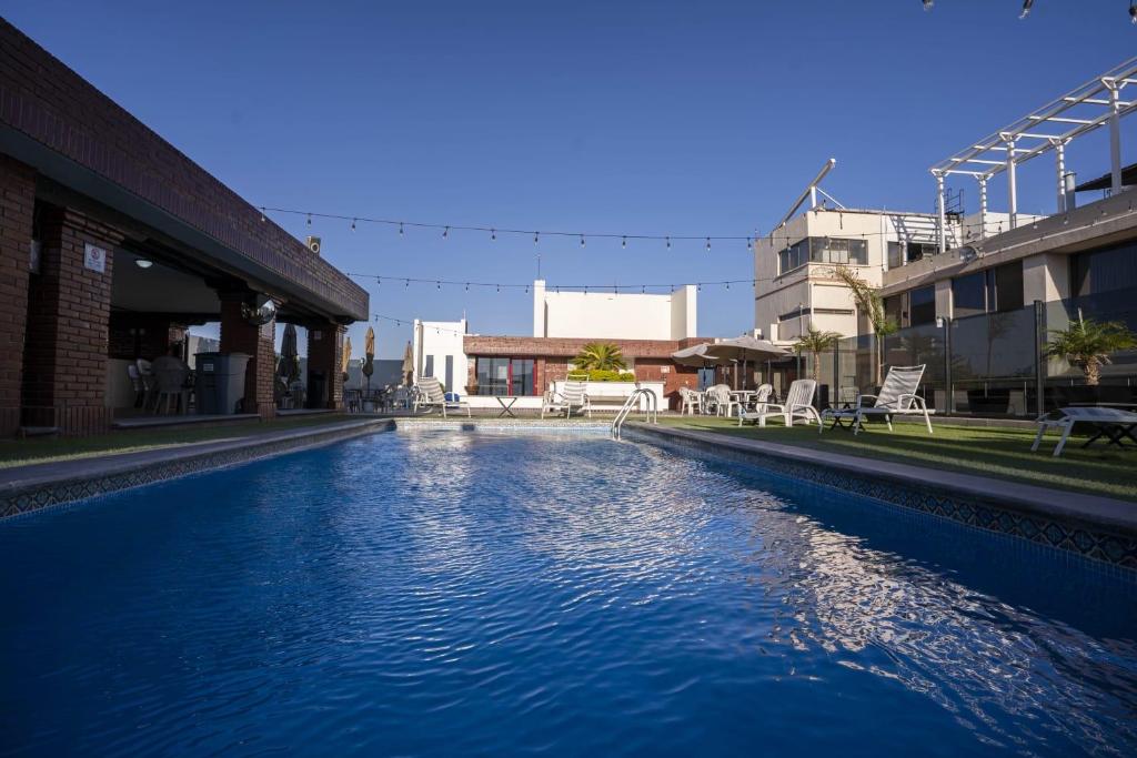 Bazén v ubytování Hotel Real Plaza nebo v jeho okolí