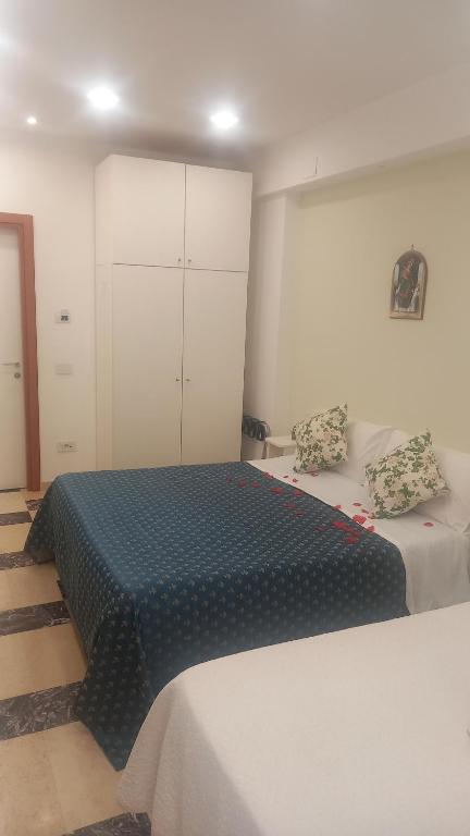 Łóżko lub łóżka w pokoju w obiekcie B&B Maestra Giovanna