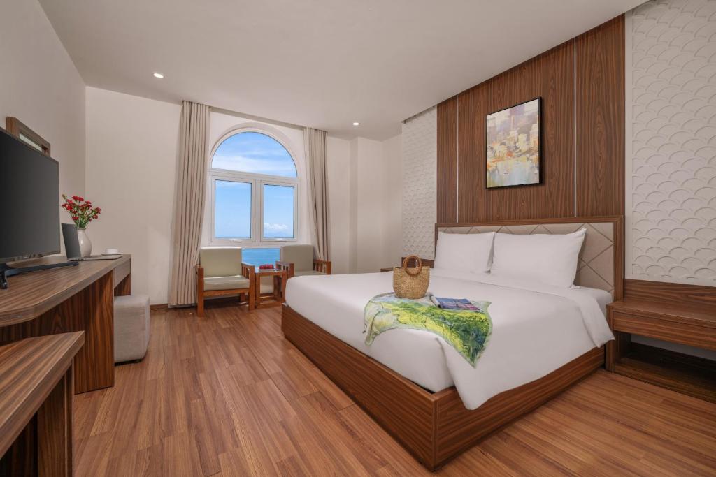 TV a/nebo společenská místnost v ubytování De Lamour Hotel Da Nang
