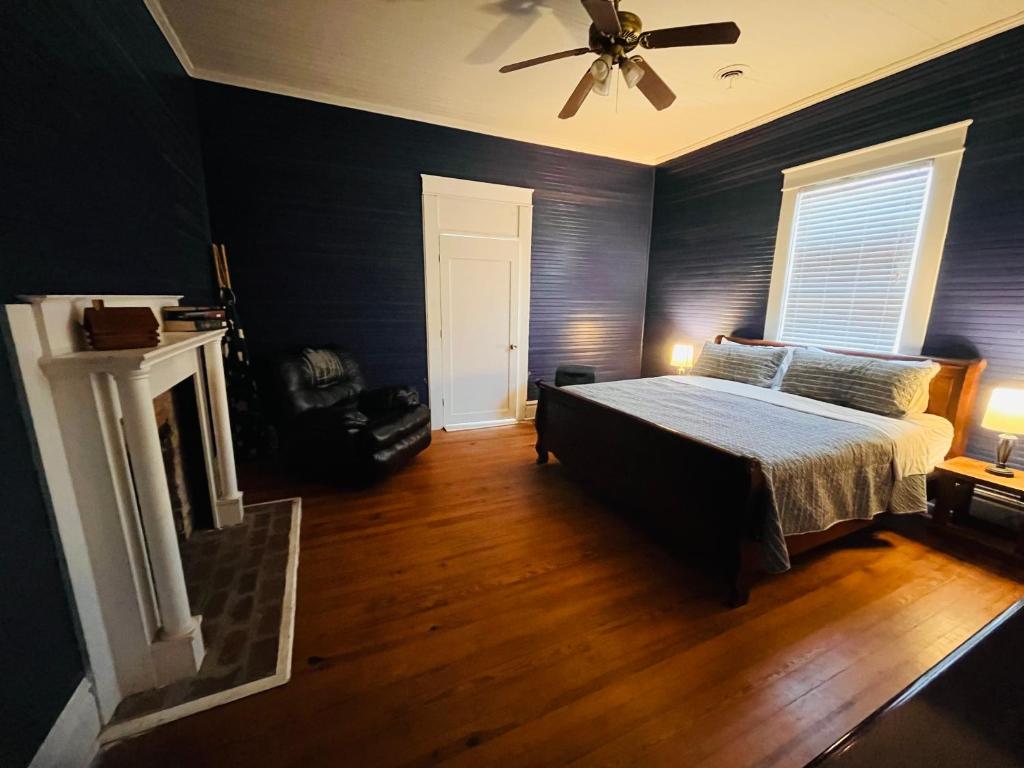 Belton Bed and Breakfast - Deluxe Room (2 Adults + 1 Child)