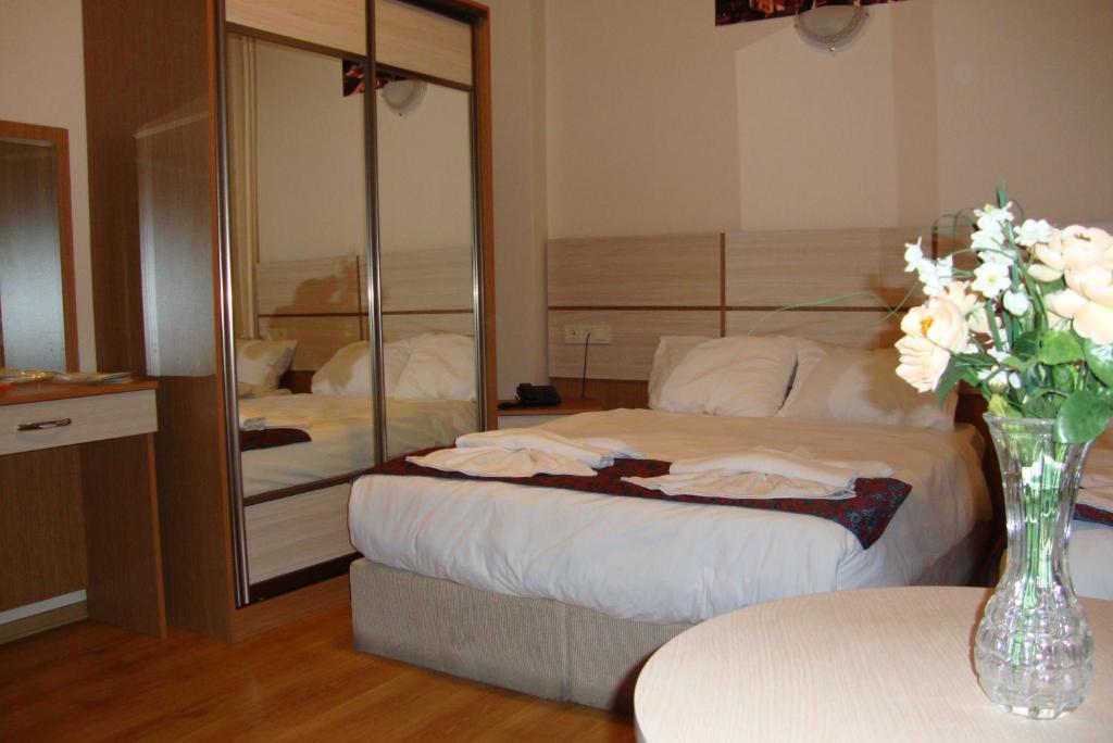 Postel nebo postele na pokoji v ubytování Royal Suites Besiktas