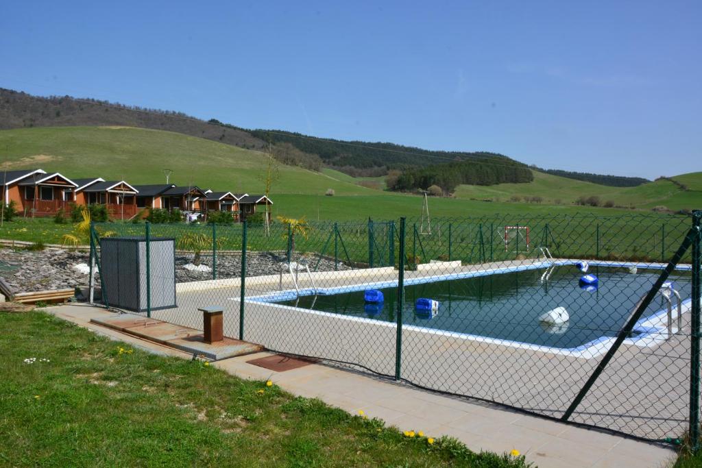 Bazén v ubytování Camping IZARPE nebo v jeho okolí