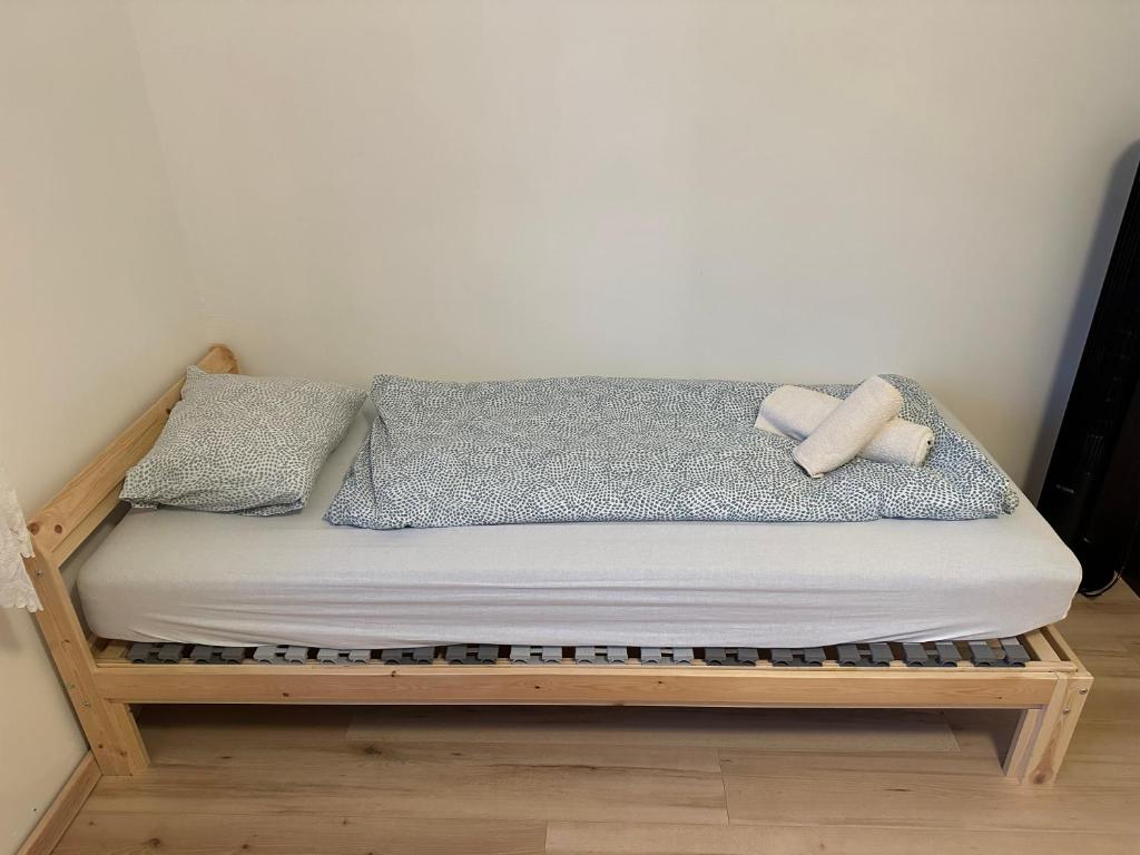 Postel nebo postele na pokoji v ubytování Cheap Outlet Center Apartment with Pool