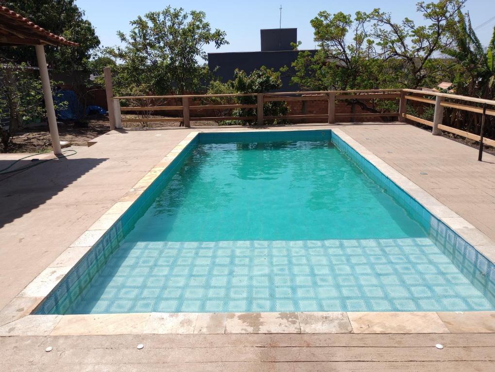 a small swimming pool with blue water at Chácara Recanto Águia in Boituva