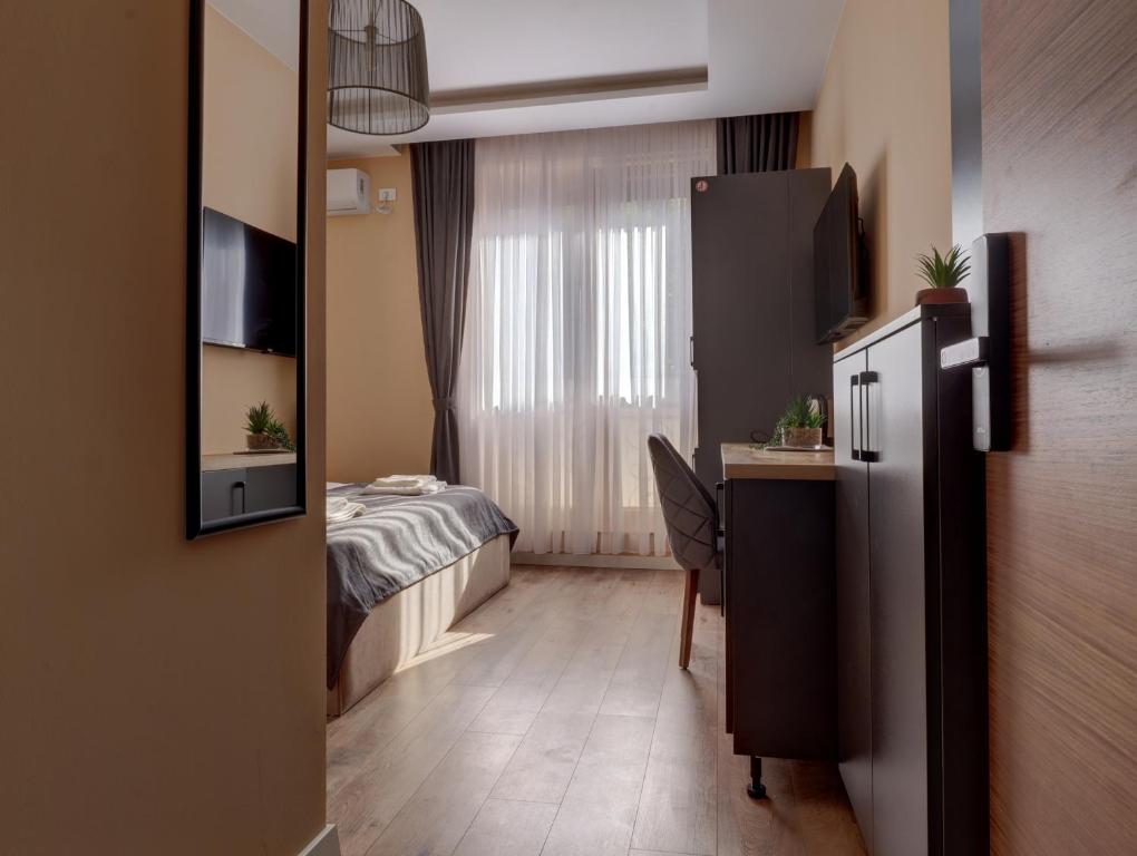 Kuchyň nebo kuchyňský kout v ubytování Midtown Prishtina Stays